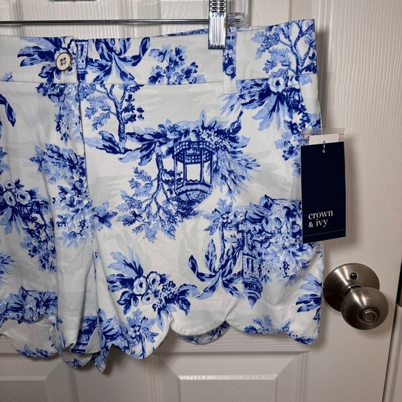 NWT Blue and White Shelby Crown and Ivy Shorts - Picture 2 of 12